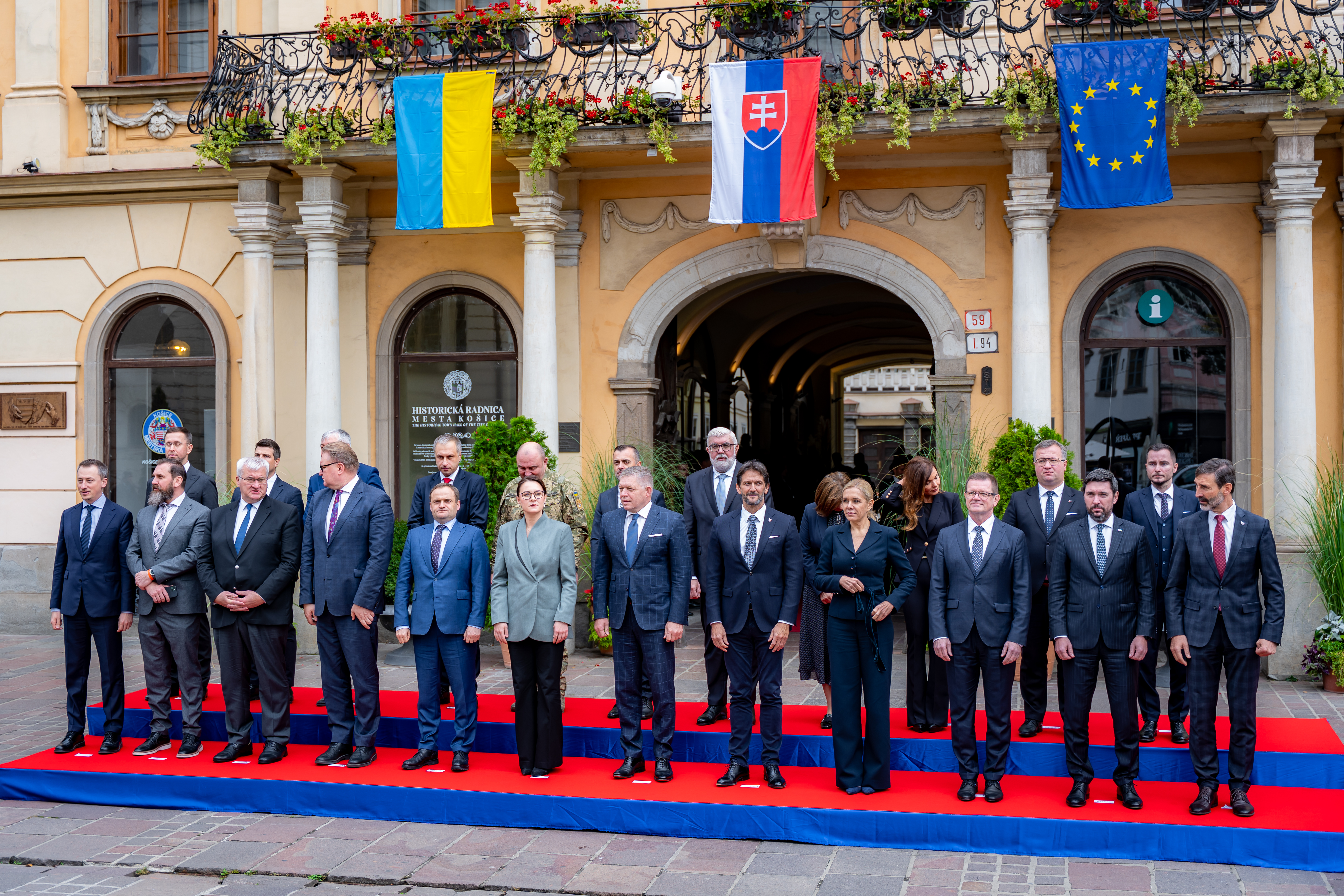 Spolocne rokovanie clenov vlad Slovenskej republiky a Ukrajinyr-52